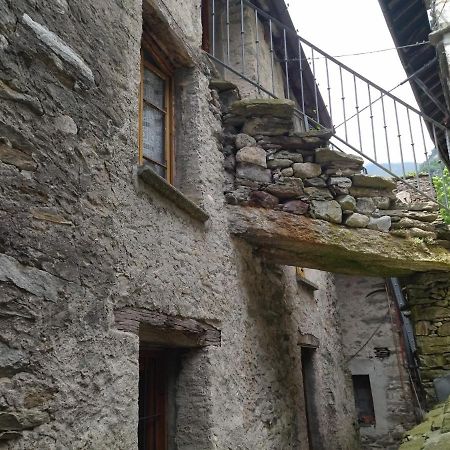 Il Fiume Di Fianco. Appartamento Alta Valsesia Mollia Exterior foto